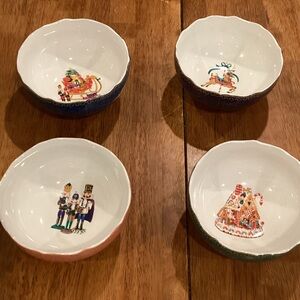 Robert Stanley Festive Holiday Themed Bowls Set
